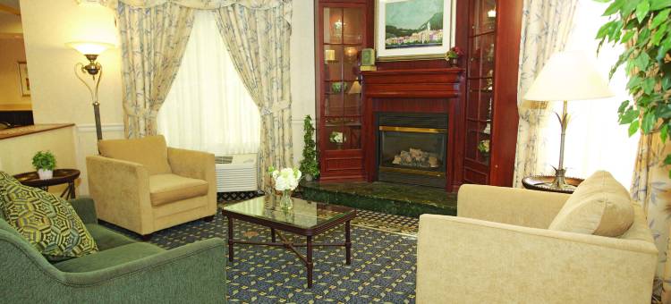 密尔沃基西南新柏林拉昆塔温德姆套房酒店(La Quinta Inn & Suites by Wyndham Milwaukee SW New Berlin)图片