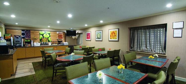 奥本伍斯特拉昆塔温德姆酒店(La Quinta Inn by Wyndham Auburn Worcester)图片