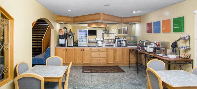 波蒂奇中央区的品质套房酒店(Quality Inn & Suites)图片