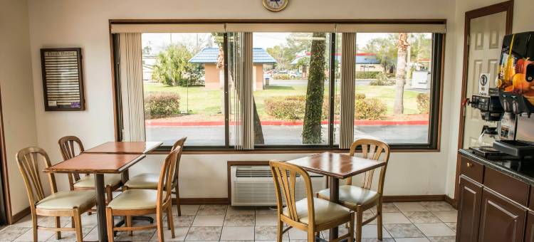 湖市I-75罗德威酒店(Rodeway Inn Lake City I-75)图片