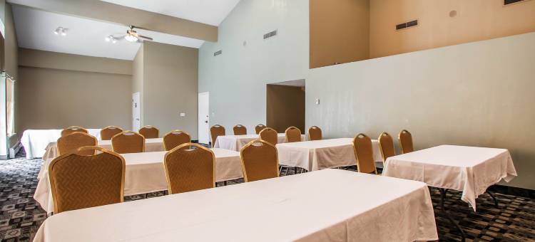 密尔沃基机场罗德威旅馆及套房(Rodeway Inn & Suites Milwaukee Airport)图片