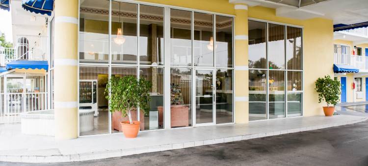 克利尔沃特拉戈罗德威酒店(Rodeway Inn Clearwater-Largo)图片