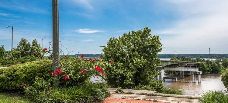 尤福拉湖附近凯艺套房酒店(Quality Inn & Suites Near Lake Eufaula)图片