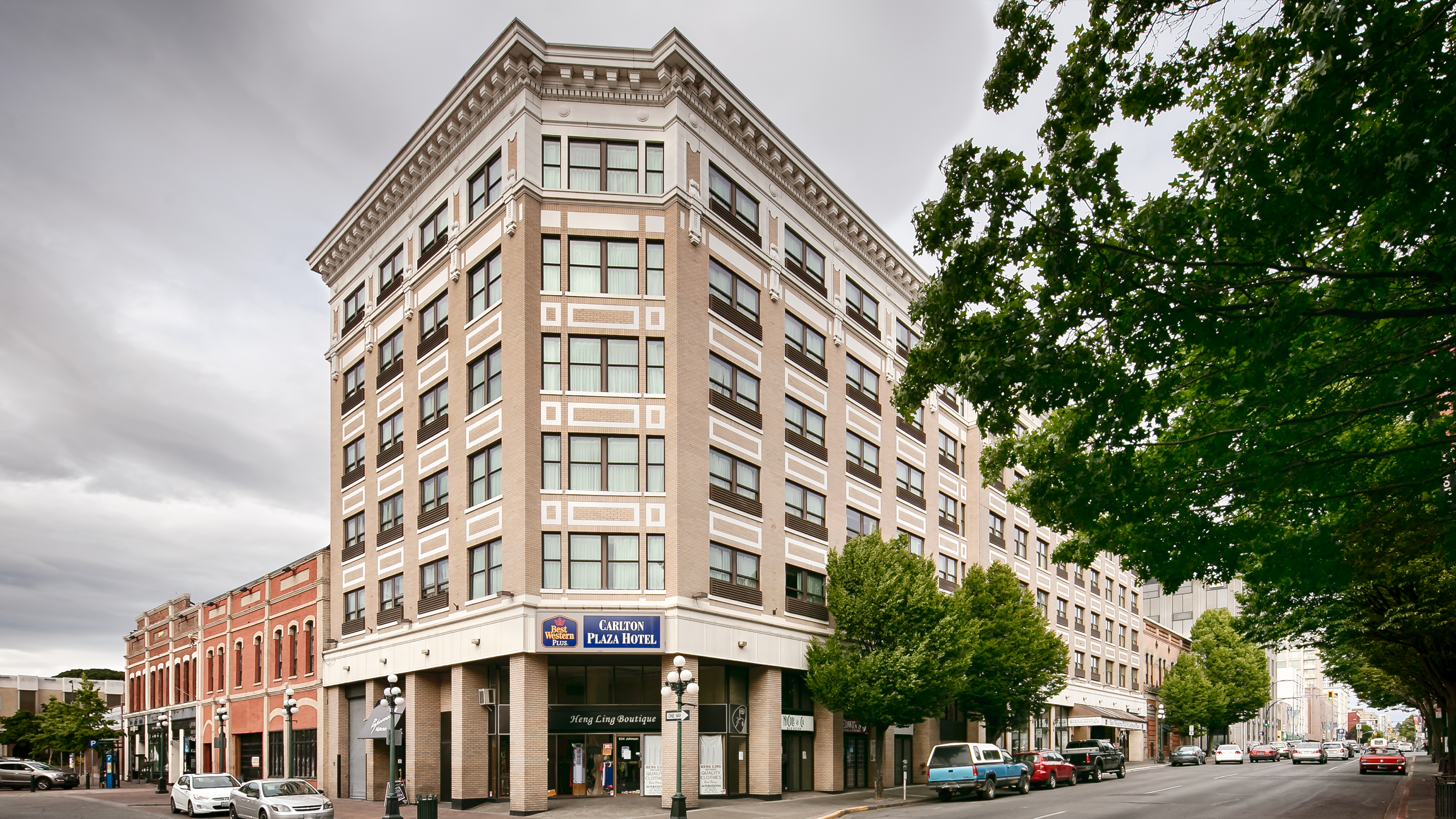 Best Western Plus Carlton Plaza Hotel Over view