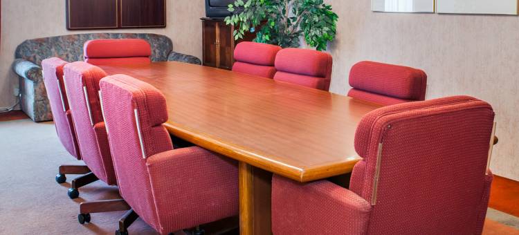 格林斯堡I-74凯艺套房酒店(Quality Inn & Suites Greensburg I-74)图片