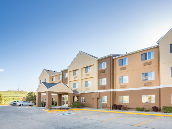 夏延万枫套房酒店