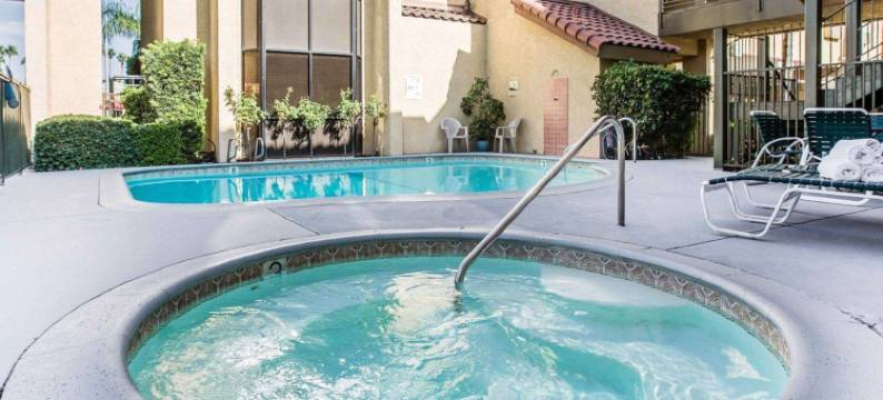 加利福尼亚旅馆套房贝克斯菲尔德(California Inn and Suites Bakersfield)图片