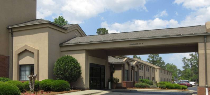 佐治亚奥尔巴尼华美达酒店(Ramada by Wyndham Albany GA)图片