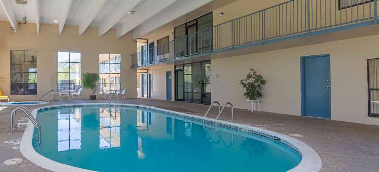 49号州际公路附近本顿维尔生态旅馆套房(Eco Lodge Inn & Suites Bentonville Near I 49)图片