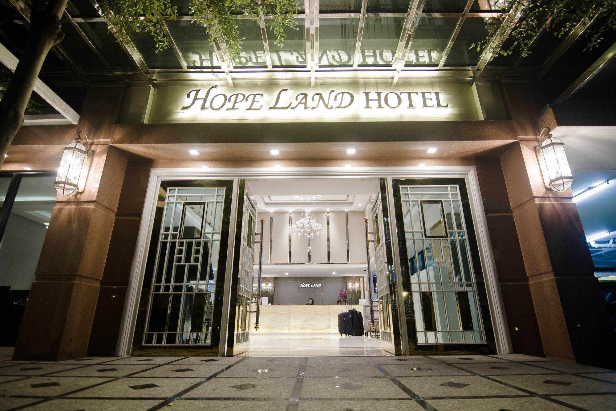 Hope Land Hotel Sukhumvit 8 Hotel Overview