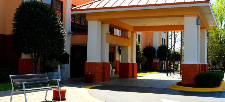 莱辛顿套房旅店(Lexington Inn and Suites)图片