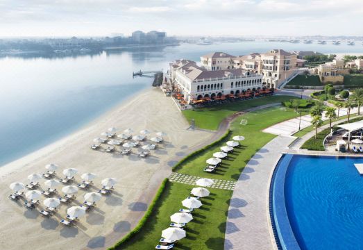 The Ritz-Carlton Abu Dhabi, Grand Canal Hotel Overview