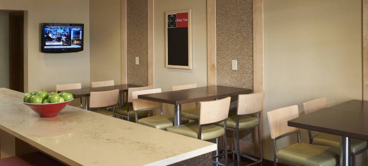 底特律诺维索尼斯塔简单套房酒店(Sonesta Simply Suites Detroit Novi)图片