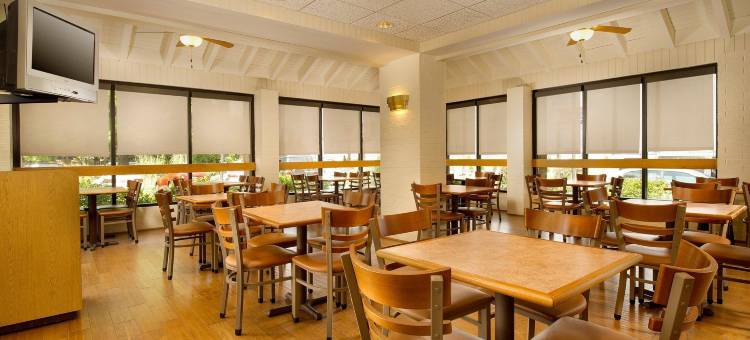 圣路易斯机场梨树酒店(Pear Tree Inn St. Louis Airport)图片