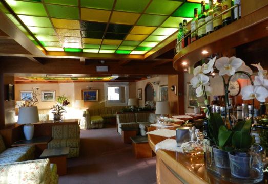 Hotel Emet Hotel Overview