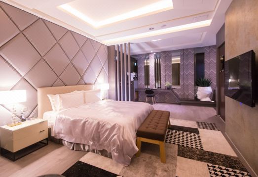 J.Moon Villa Sanchong Hotel Overview