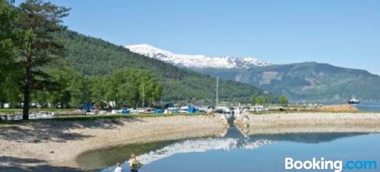 金沙维克露营酒店(Kinsarvik Camping)图片