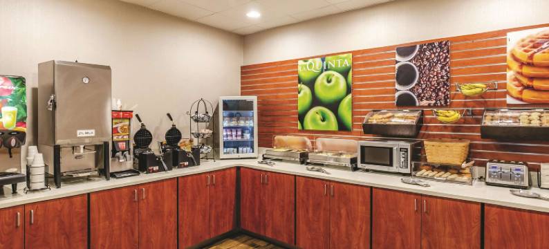 布恩大学拉昆塔温德姆套房酒店(La Quinta Inn & Suites by Wyndham Boone University)图片