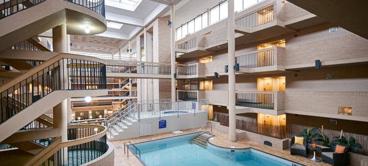 Best Western Plus Village Park Inn图片