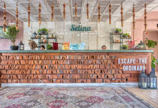 Nílu Cancún Zona Hotelera by Selina Hotel Overview