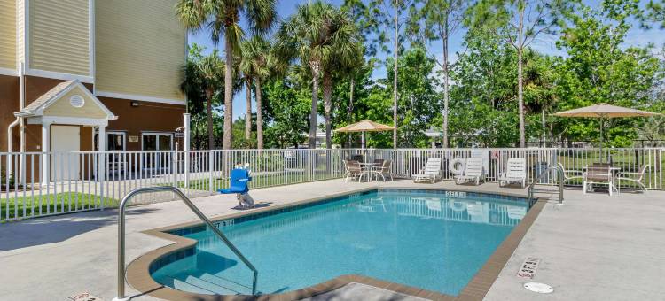 利哈伊埃克斯-迈尔斯堡凯艺套房酒店(Quality Inn & Suites Lehigh Acres Fort Myers)图片