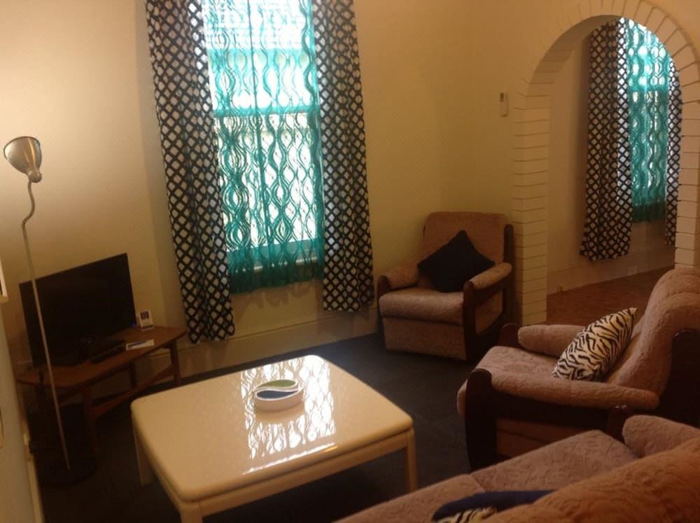 Discount  75  Off  The Clifton Motel And Grittleton Lodge Australia