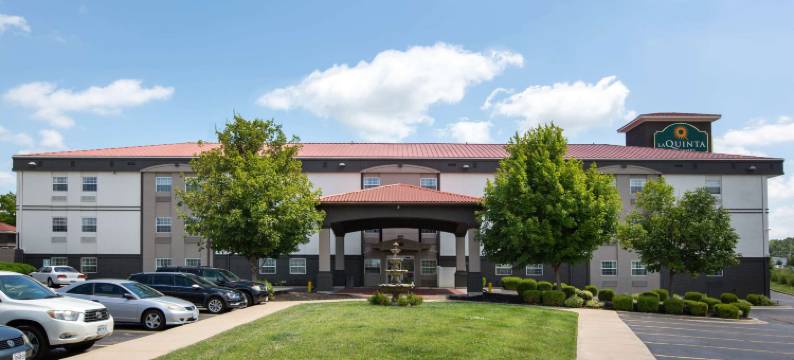 蓝泉城拉昆塔温德姆套房酒店(La Quinta Inn & Suites by Wyndham Blue Springs)图片