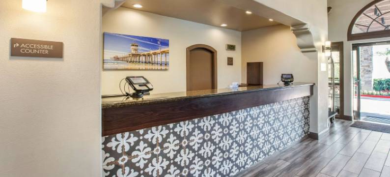 奥兰治县约翰韦恩机场舒适套房酒店(Comfort Inn & Suites Orange County John Wayne Airport)图片