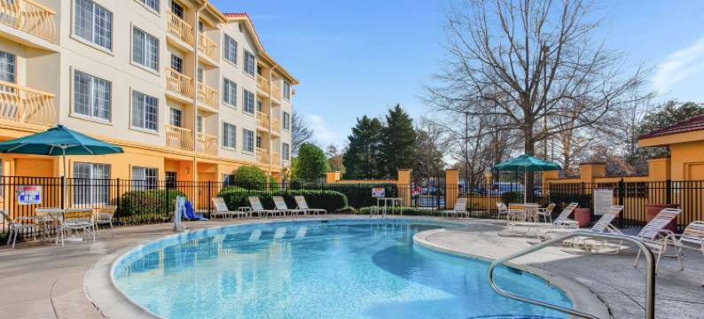 罗利达勒姆机场拉昆塔温德姆套房酒店(La Quinta Inn & Suites by Wyndham Raleigh Durham Airport)图片