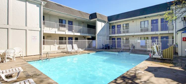 密尔沃基布鲁克菲尔德白杨溪 Residence Inn 酒店(Residence Inn Milwaukee Brookfield at Poplar Creek)图片