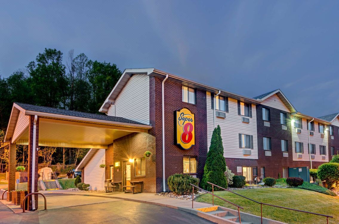 Super 8 By Wyndham Steubenville Hotel Reviews And Room Rates - 