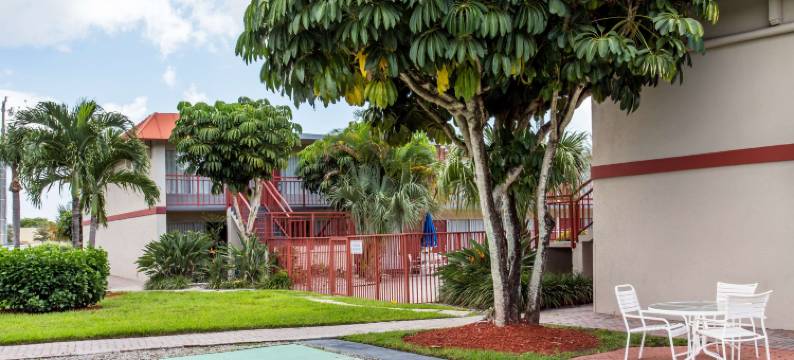 西棕榈滩温德姆戴斯酒店(Days Inn Airport North West Palm Beach)图片