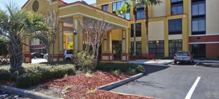 奥兰多机场华美达套房酒店(Ramada by Wyndham Suites Orlando Airport)图片
