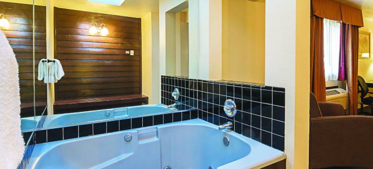 伍德伯恩拉昆塔温德姆套房酒店(La Quinta Inn & Suites by Wyndham Woodburn)图片