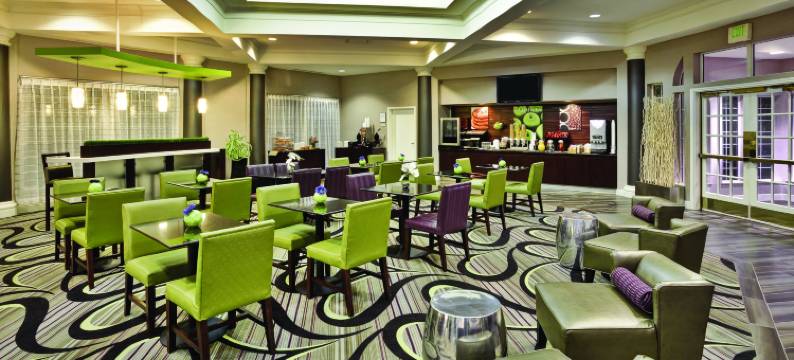 伯明翰霍姆伍德拉昆塔温德姆套房酒店(La Quinta Inn & Suites by Wyndham Birmingham Homewood)图片