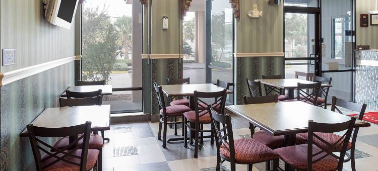 新奥尔良根特利罗德威酒店及套房(Rodeway Inn & Suites New Orleans Gentilly)图片