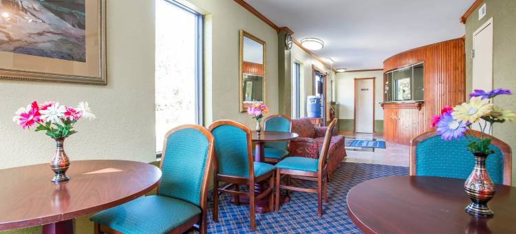 罗德威套房酒店-杰克逊堡(Rodeway Inn & Suites Fort Jackson)图片
