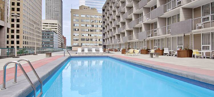 卡尔加里市中心华美达广场酒店(Ramada Plaza by Wyndham Calgary Downtown)图片