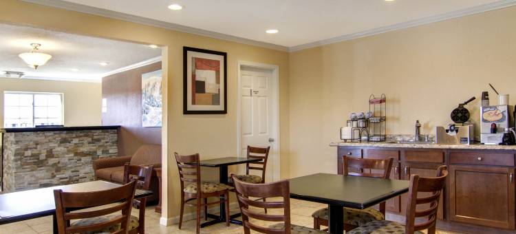 艾柯诺罗奇圣罗莎汽车旅馆(Econo Lodge Inn & Suites)图片