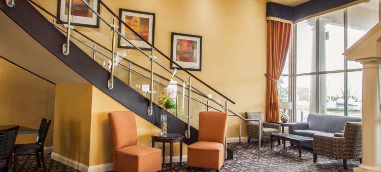 西芝加哥圣查尔斯凯艺套房酒店(Quality Inn and Suites St Charles -West Chicago)图片