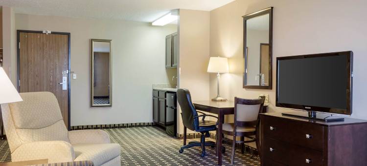 昆特品质酒店及套房沃特敦近草原湖冰场(Quality Inn & Suites Watertown Near Prairie Lakes Ice Arena)图片