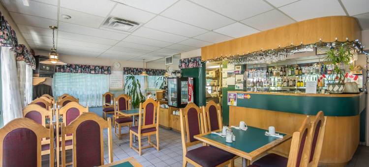 英属哥伦比亚萨里 6 号汽车旅馆(Motel 6 Surrey, BC)图片