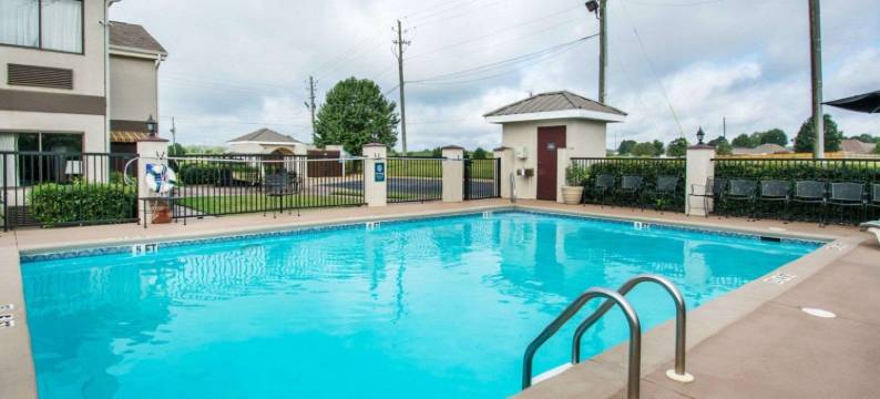 普拉特维尔I-65凯艺酒店(Quality Inn Prattville I-65)图片