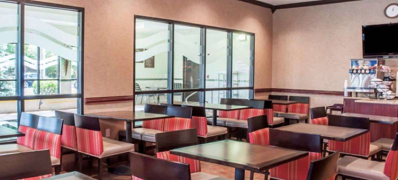 沃尔登广场购物中心附近凯艺酒店(Quality Inn Near Walden Galleria Mall)图片