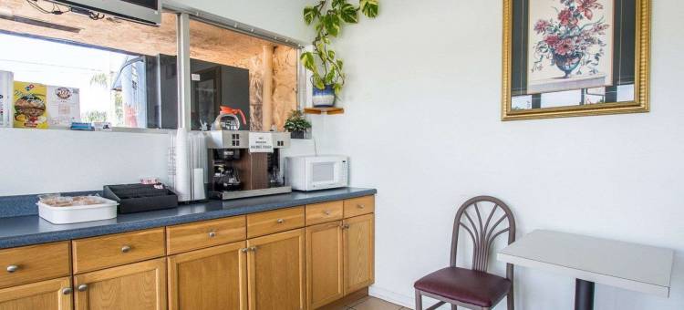 皮尔斯堡I-95罗德威酒店(Rodeway Inn Fort Pierce I-95)图片