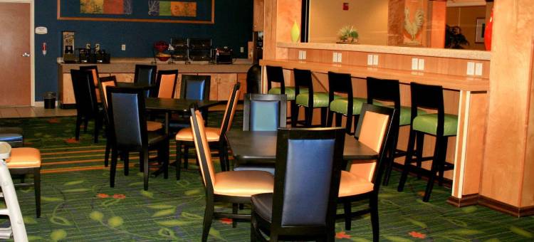费尔蒙万枫套房酒店(Fairfield Inn & Suites Fairmont)图片