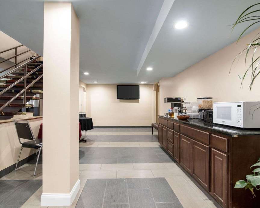 Rodeway Inn Hotel Overview