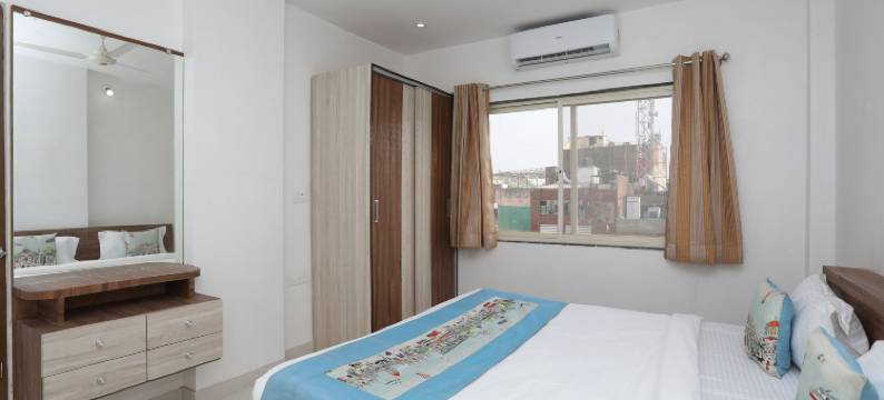 OYO 10061 近古拉比巴赫现代 3BHK 之家酒店(OYO 10061 Home 3BHK Modern Near Gulab Bagh)图片