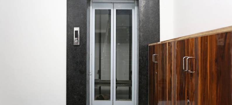 OYO 10718 White Oak Hotel图片