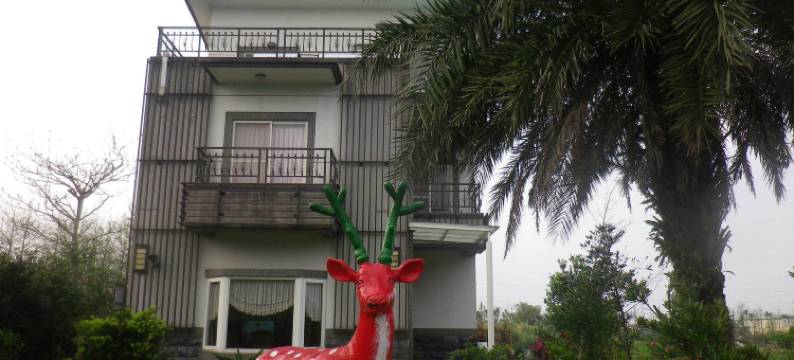 湖水映渡假民宿图片